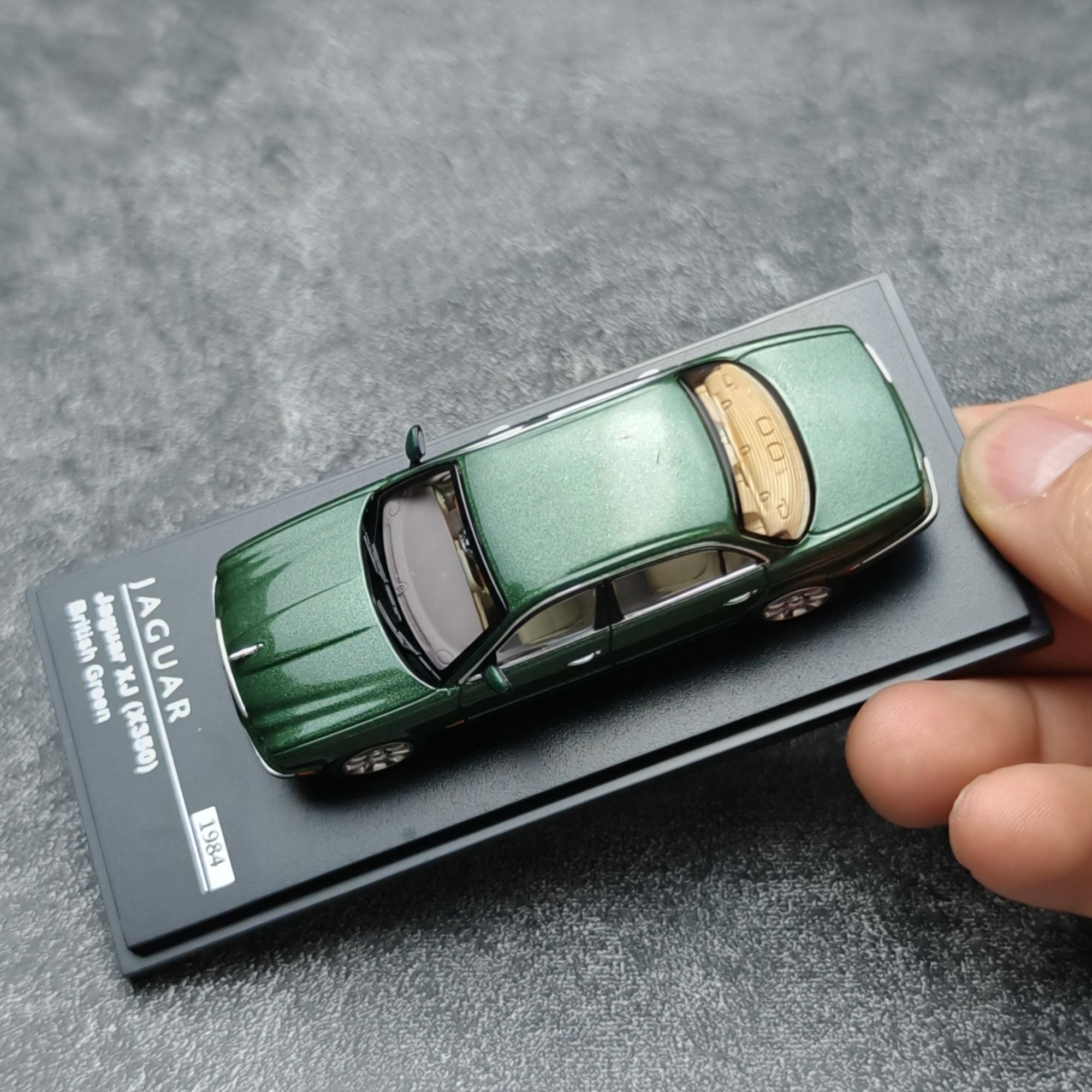 AR BOX Diecast 1:64 Scale XJ6  - Die Cast Car 1 64 บทวิจารณ์และราคา