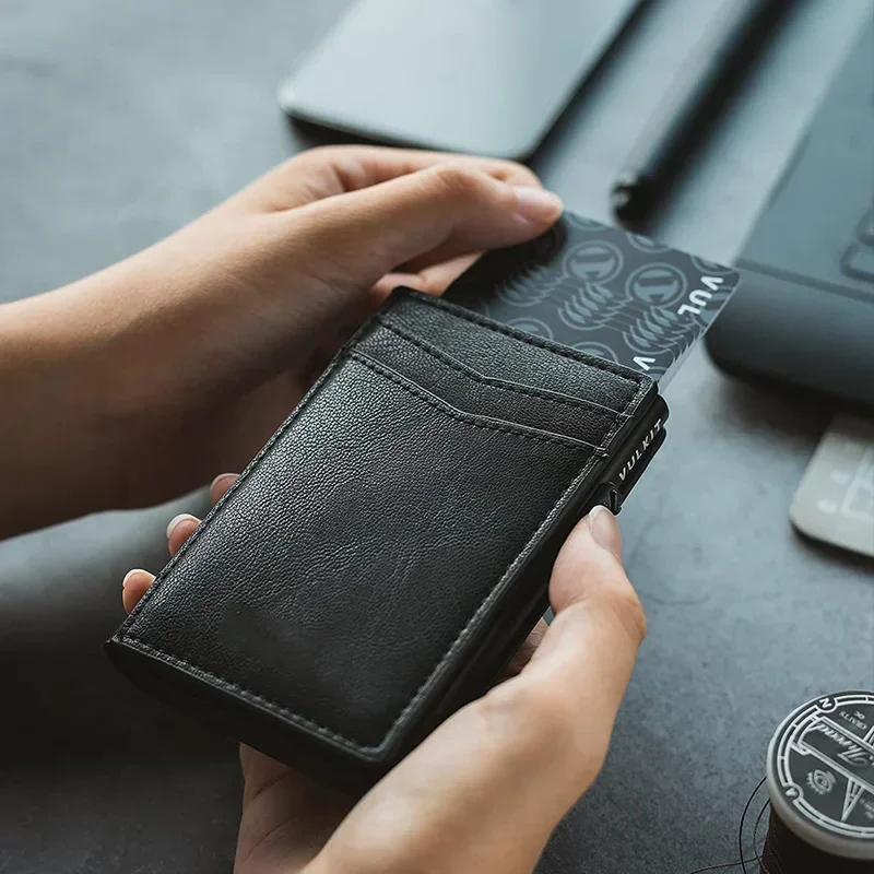 กระเป๋าสตางค์ผู้ชายแบบมินิมอล  - Card Top Loader บทวิจารณ์และราคา
