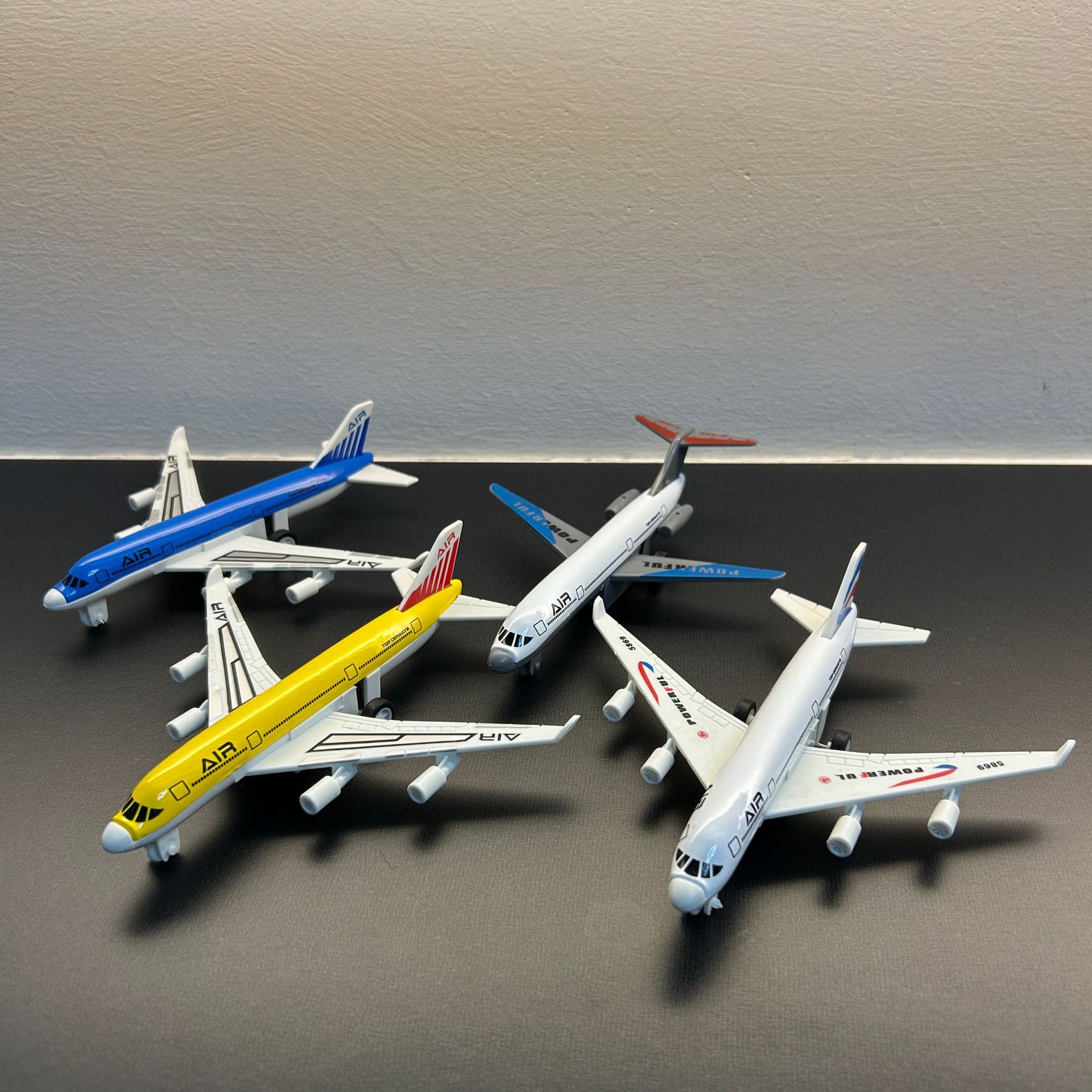 โมเดลเครื่องบินขนาดเล็ก ของเล่ - Model Airplane Plastic บทวิจารณ์และราคา